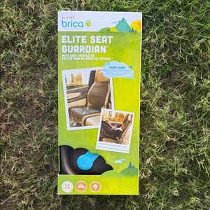 Munchkin Brica Elite Seat Protector in Black and Blue